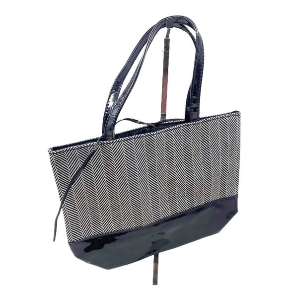 Vintage Black and White Chevron Handbag Tote - Picture 2 of 6